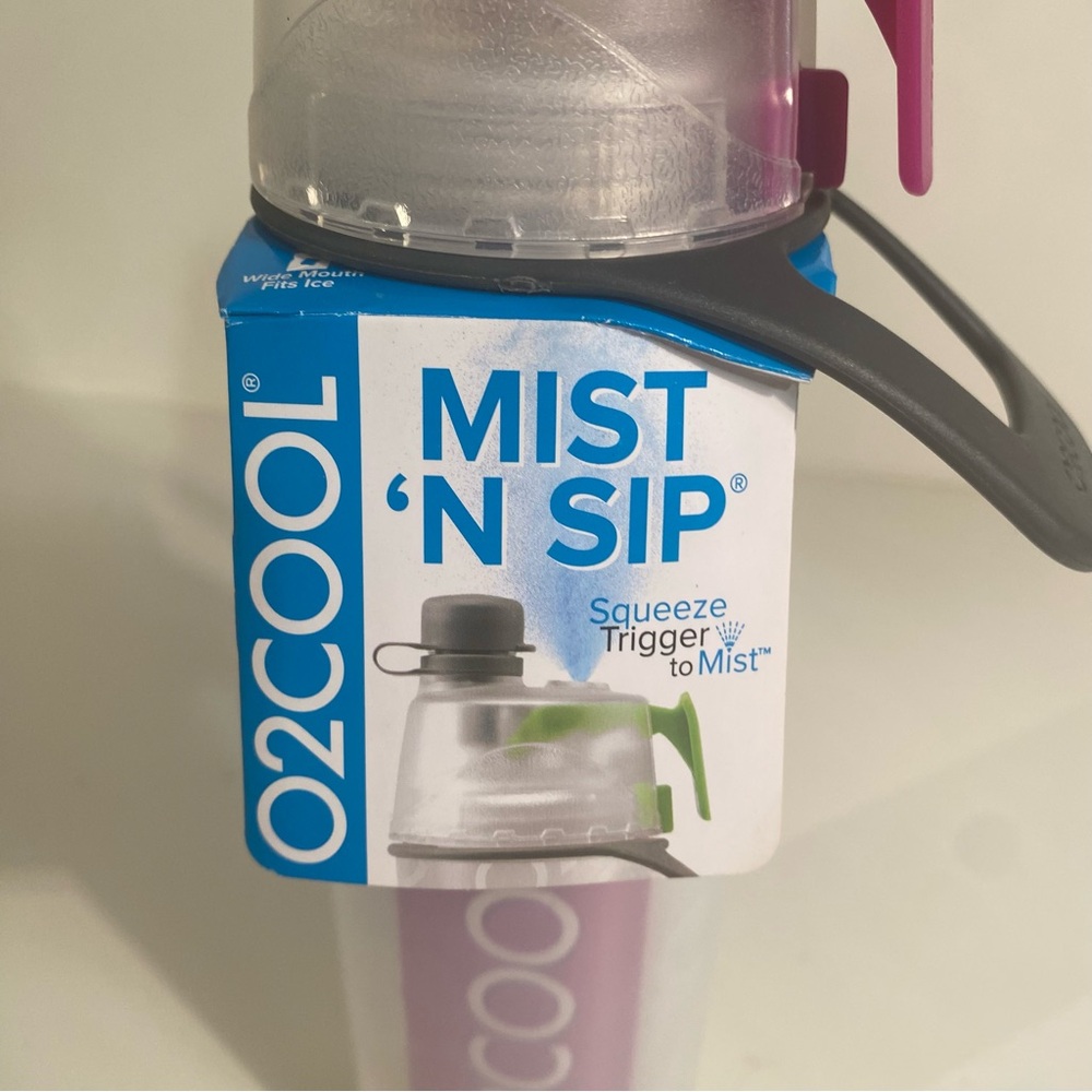 O2COOL Water Bottle Mist 'N Sip Trigger on Bottle to Mist 11”Height